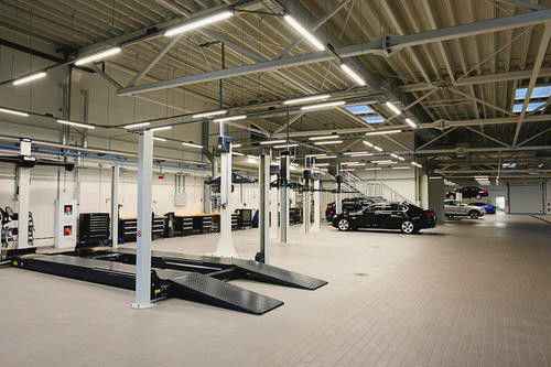Светлые здания мастерской структуры железного каркаса для ремонтных услуг автомобиля