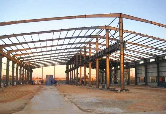 Здания мастерской большой мастерской стальной структуры полуфабрикат с краном