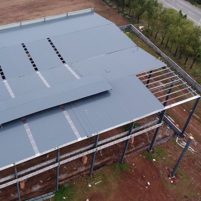 Низкозатратный склад металлических каркасов с предварительно изготовленной стальной конструкцией